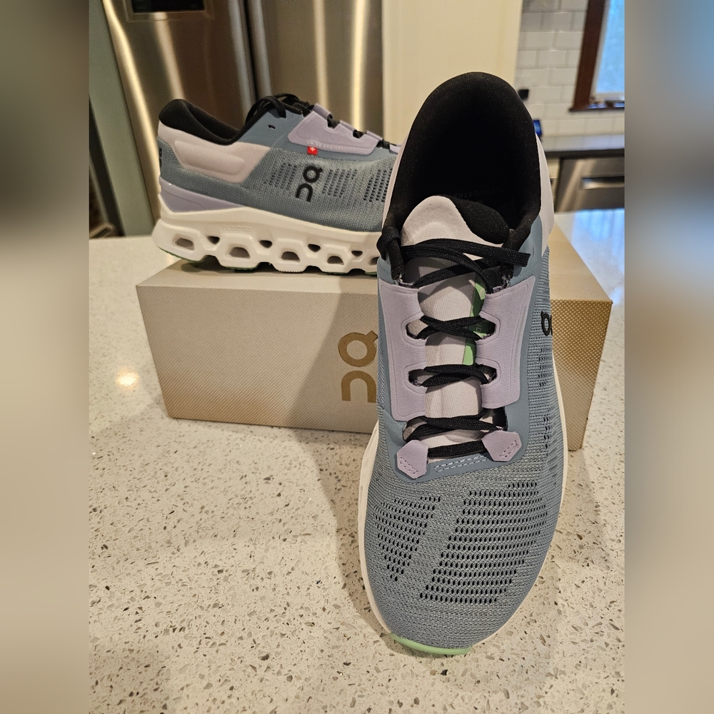 On Cloud Cloudstratus Women's size 10 US
